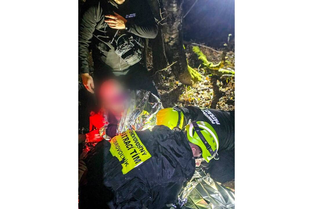 FOTO: Pátracia akcia po stratenom hubárovi v okrese Nitra mala šťastný koniec, foto 9