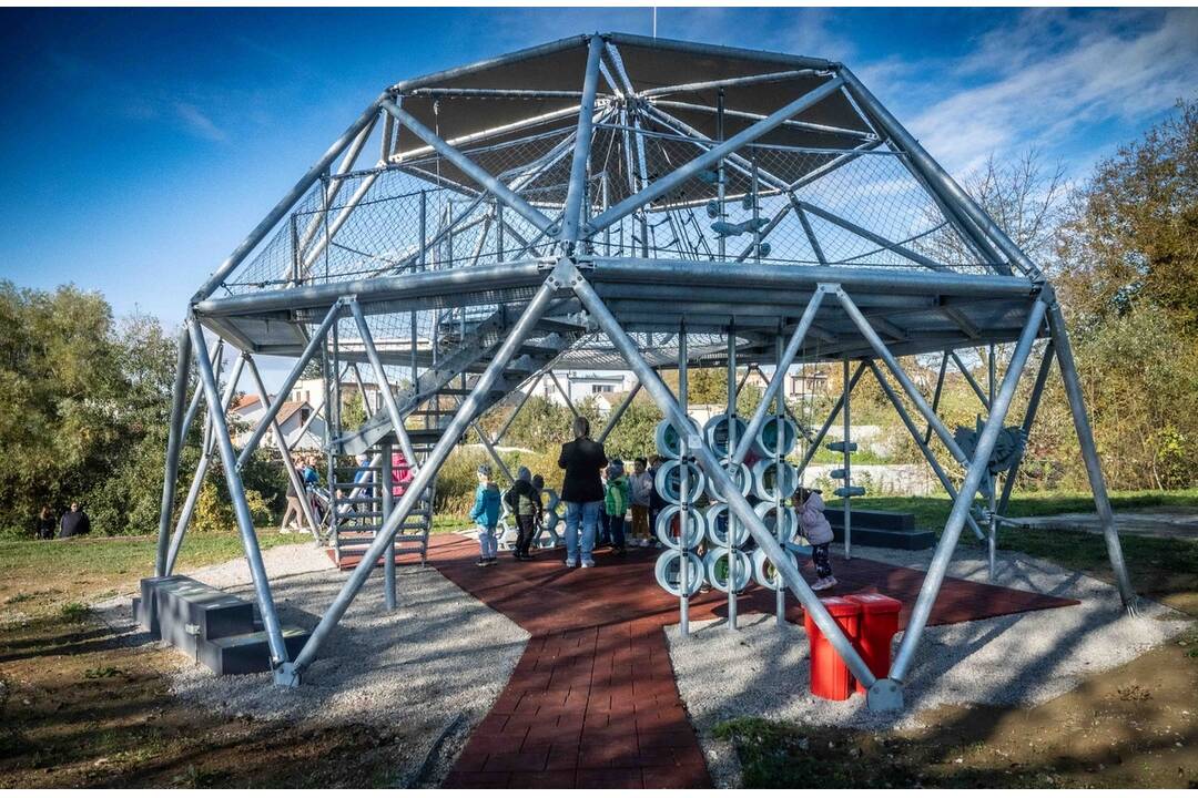 FOTO: Nový environmentálny priestor vo Veľkých Bedzanoch vyzerá ako z budúcnosti, foto 6