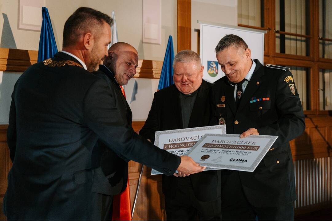 FOTO: Odovzdávanie darov humanitárnej pomoci Nadácie POMOC, foto 1