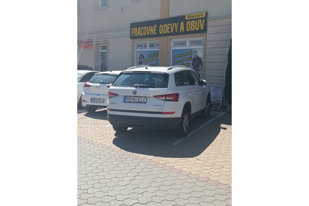 FOTO: Vtipné ŠPZ-ky v uliciach Nitry bavia internet, foto 3