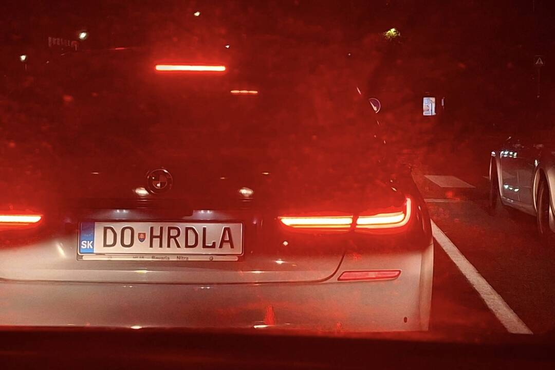 FOTO: Vtipné ŠPZ-ky v uliciach Nitry bavia internet, foto 1