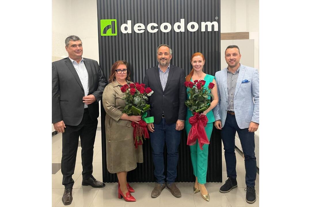 FOTO: Decodom otvoril v rodných Topoľčanoch novú a modernú predajňu, foto 2
