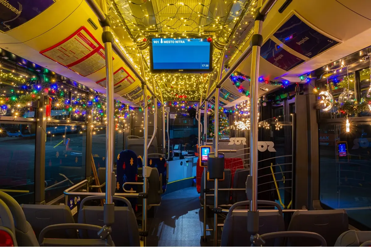 FOTO: Vianočný autobus v uliciach Nitry, foto 3