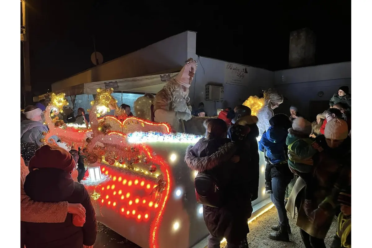 FOTO: Mikuláš na saniach dorazil aj na nitriansky Kynek, foto 2