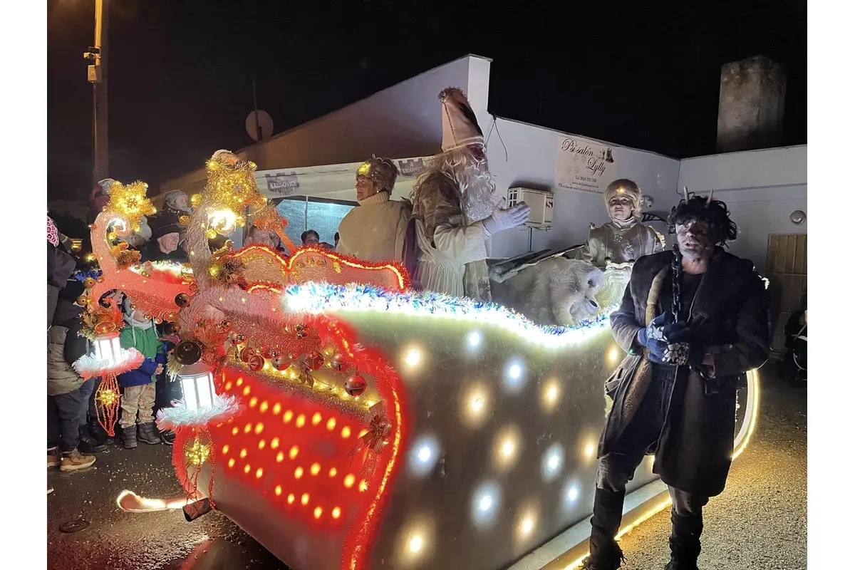 FOTO: Mikuláš na saniach dorazil aj na nitriansky Kynek, foto 4