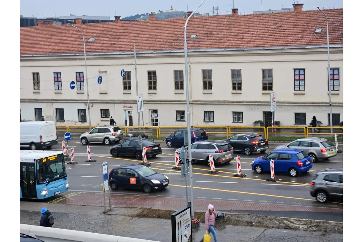 FOTO: Rekonštrukčné práce na križovatke ulíc Damborského, Štúrova a Piaristická v Nitre, foto 3