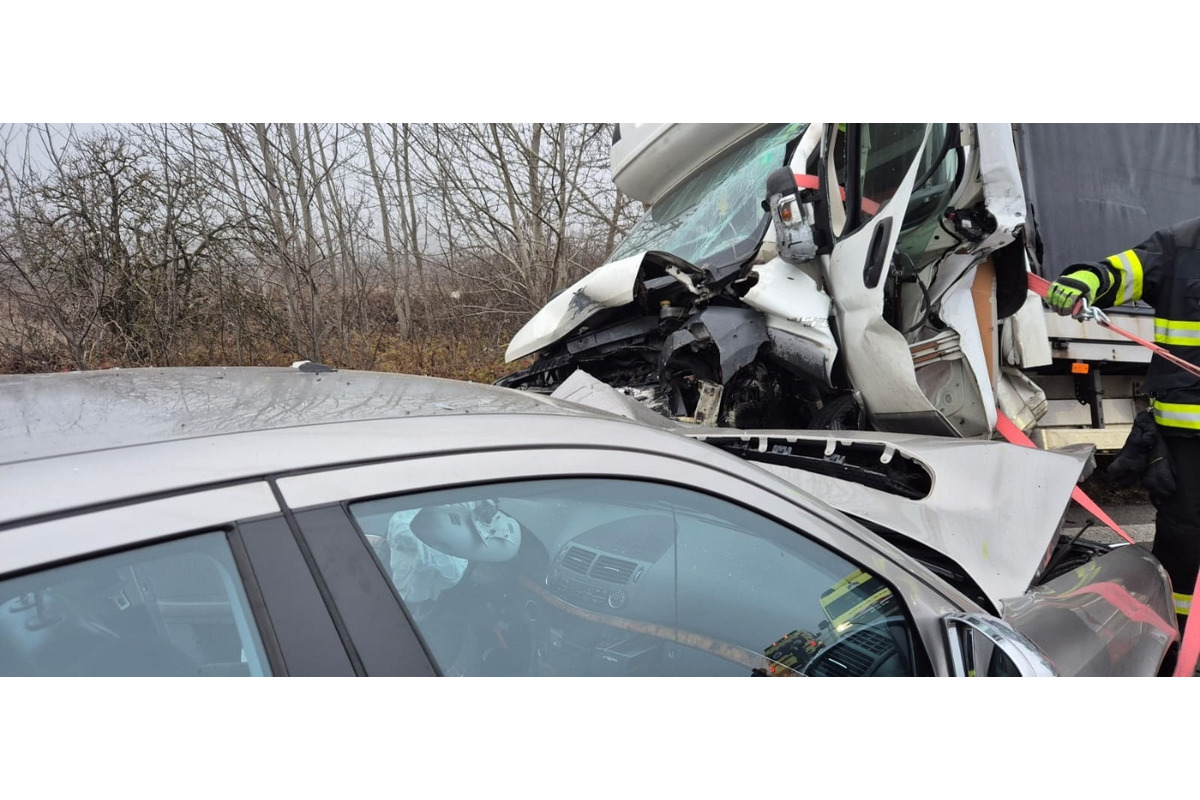 FOTO: Vážna nehoda medzi Komárnom a Kameničnou (13. december 2024), foto 4