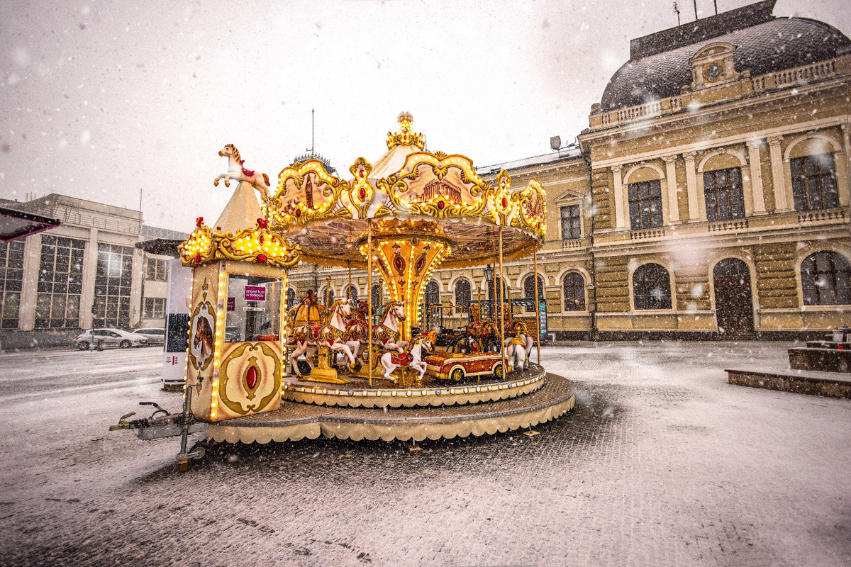 FOTO: Zasnežené vianočné mestečko v Nitre zachytené na fotografiách, foto 1
