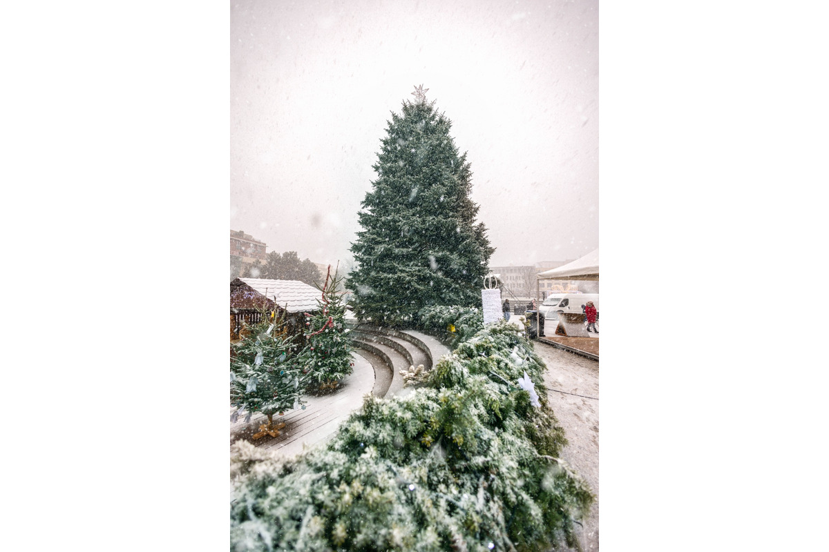 FOTO: Zasnežené vianočné mestečko v Nitre zachytené na fotografiách, foto 11