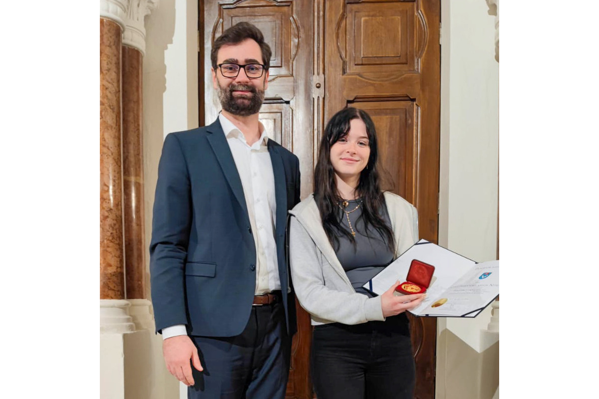 FOTO: Významný výtvarník a sochár Fero Guldan dostal ocenenie od primátora mesta Nitra, foto 2