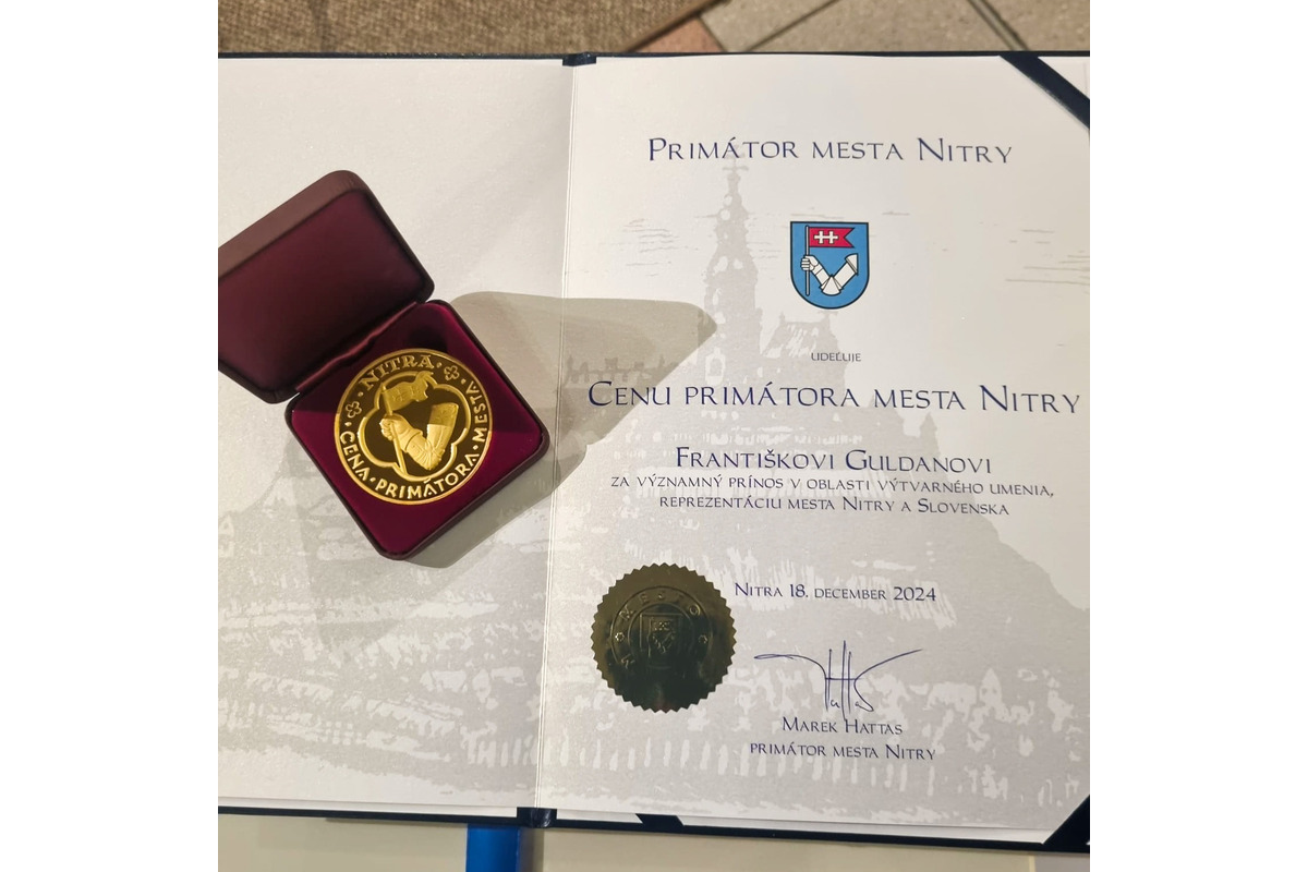 FOTO: Významný výtvarník a sochár Fero Guldan dostal ocenenie od primátora mesta Nitra, foto 1