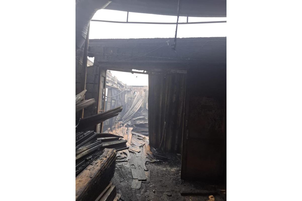 FOTO: Požiar výrobnej haly v Kolárove, foto 9