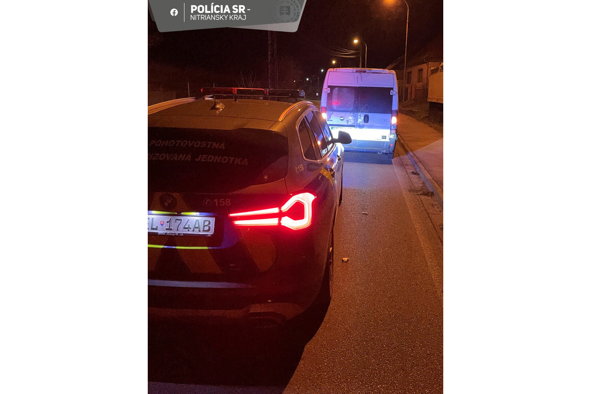 FOTO: Opitý vodič zdemoloval v Nových Zámkoch ďalšie autá, foto 1