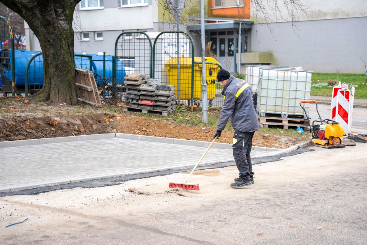 FOTO: Štvrť v Nitre získa 18 nových parkovacích miest, foto 3