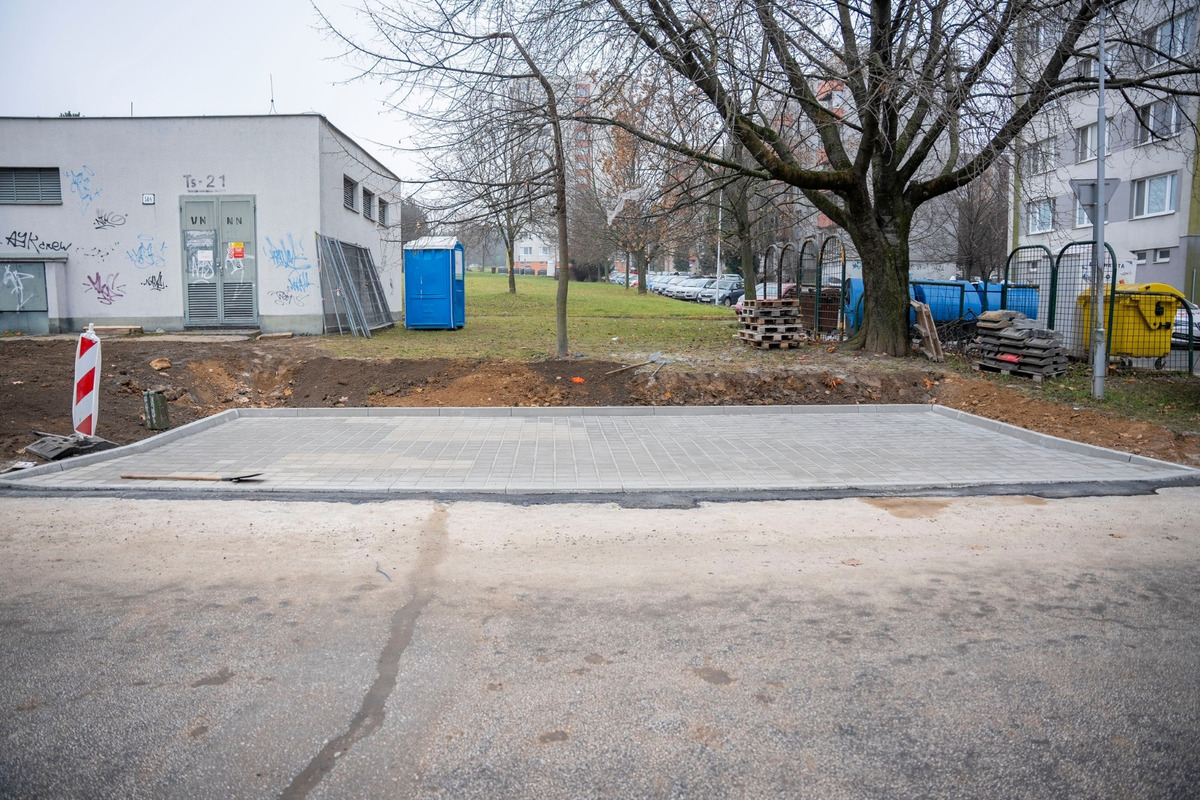 FOTO: Štvrť v Nitre získa 18 nových parkovacích miest, foto 4