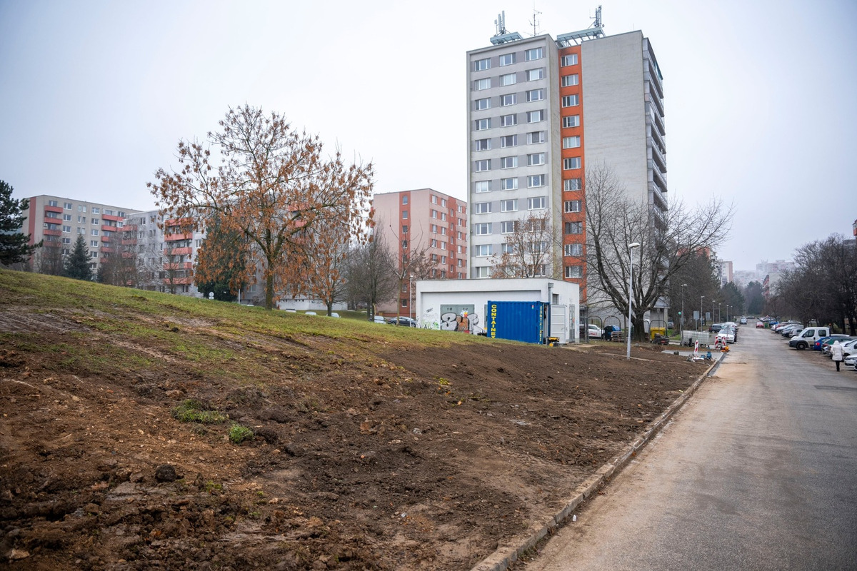 FOTO: Štvrť v Nitre získa 18 nových parkovacích miest, foto 5
