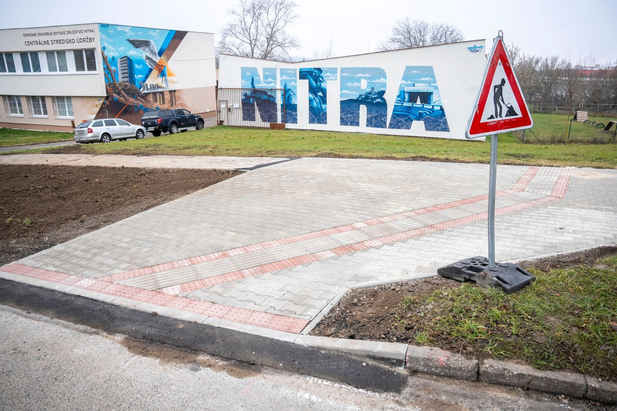 FOTO: Štvrť v Nitre získa 18 nových parkovacích miest, foto 6