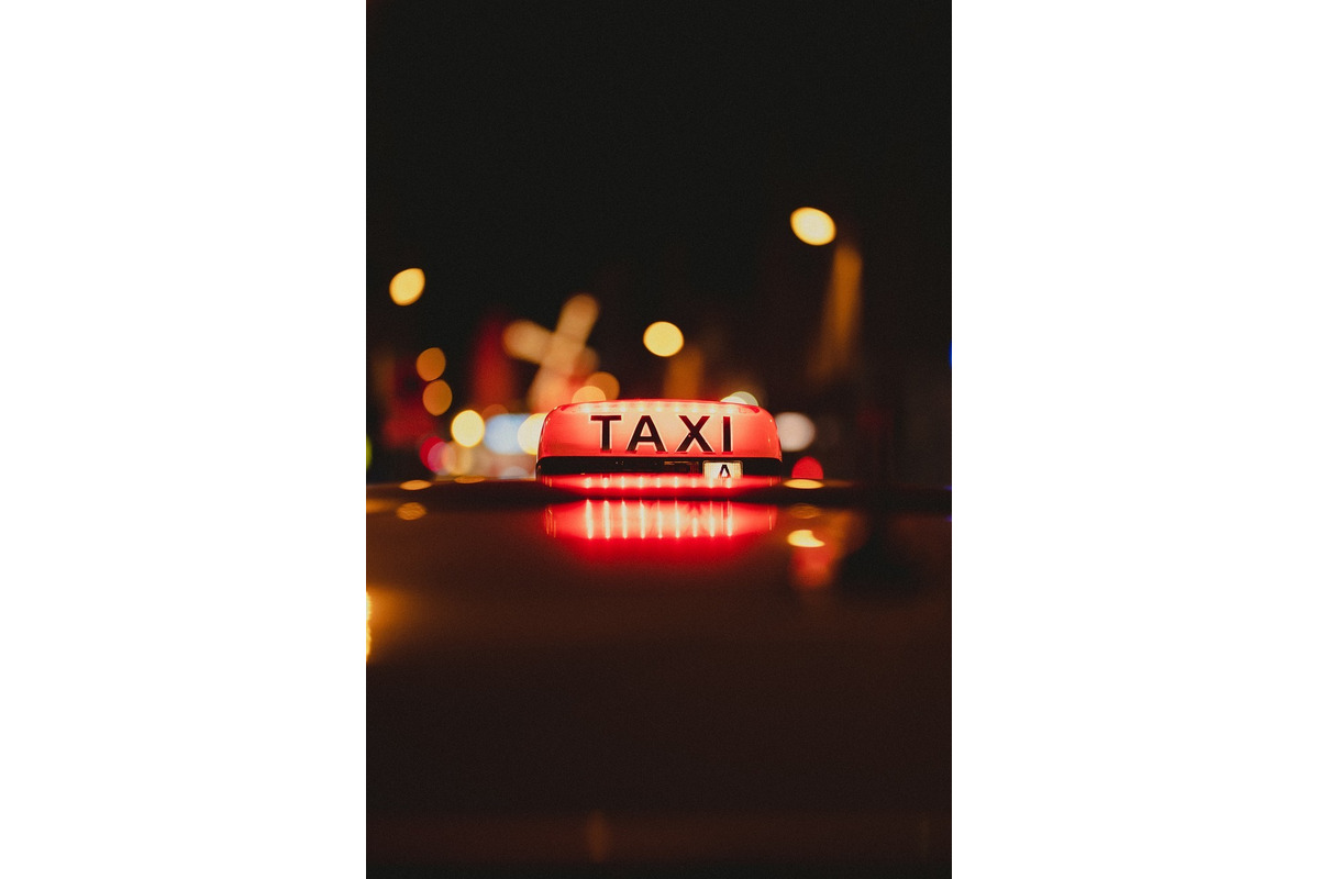 FOTO: Mladík, ktorý v Zlatých Moravciach vykradol autá a prepadol taxikára, je už za mrežami, foto 3