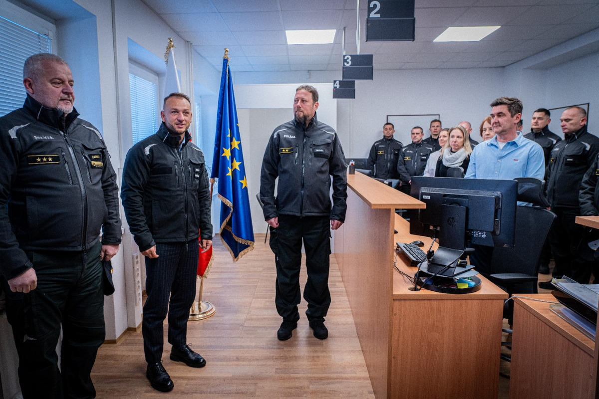 FOTO: Oddelenie cudzineckej polície v Nových Zámkoch presunuli do nových priestorov, foto 1