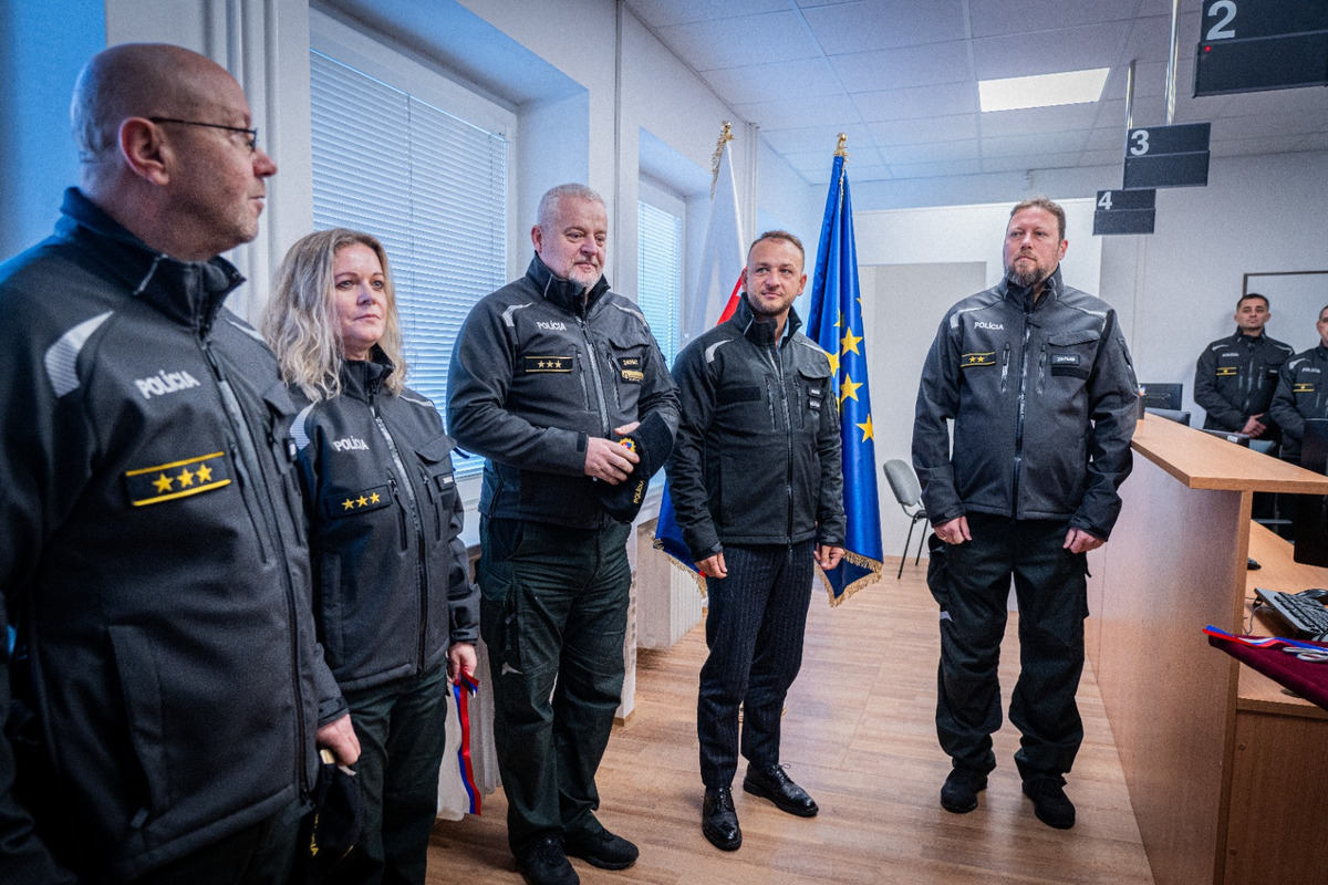 FOTO: Oddelenie cudzineckej polície v Nových Zámkoch presunuli do nových priestorov, foto 8