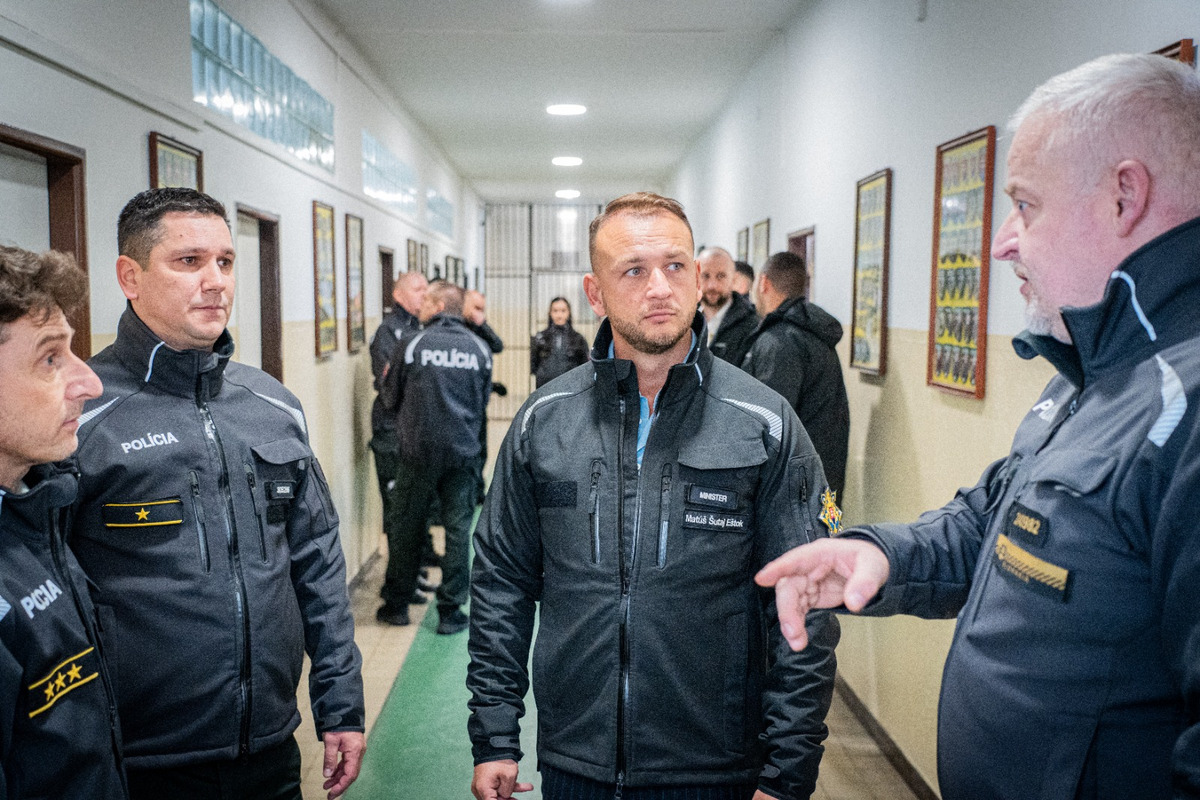 FOTO: Oddelenie cudzineckej polície v Nových Zámkoch presunuli do nových priestorov, foto 9