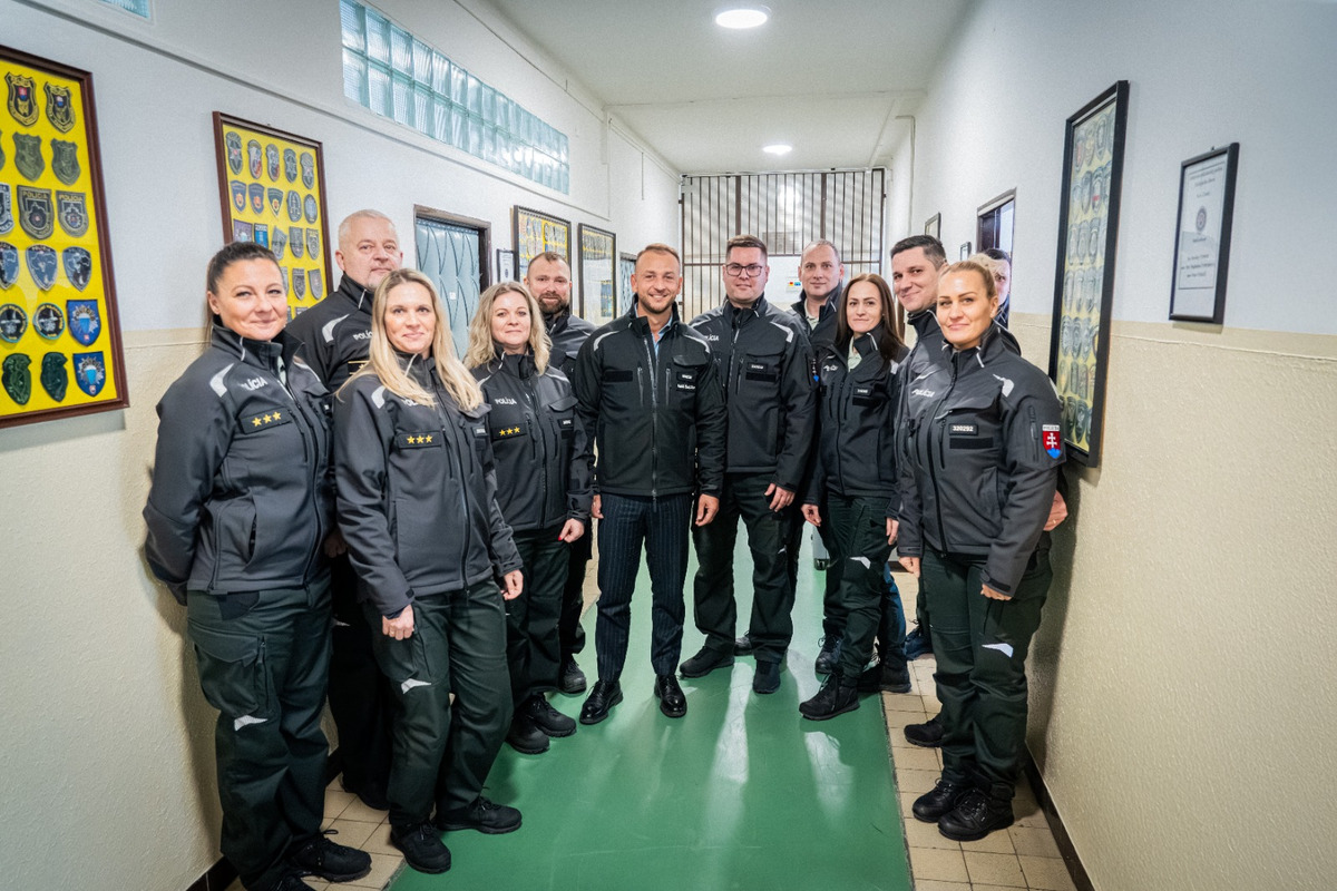 FOTO: Oddelenie cudzineckej polície v Nových Zámkoch presunuli do nových priestorov, foto 11