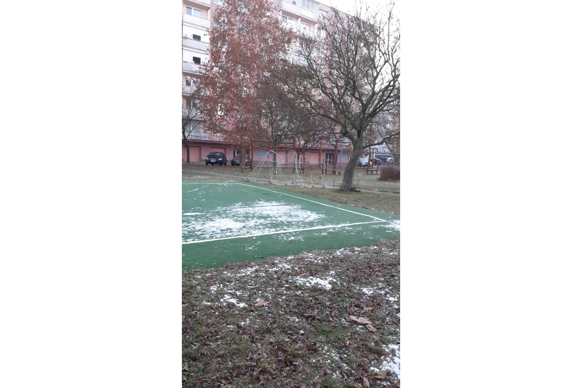 FOTO: Na sídlisku v Šali niekto zničil futbalové bránky, foto 3