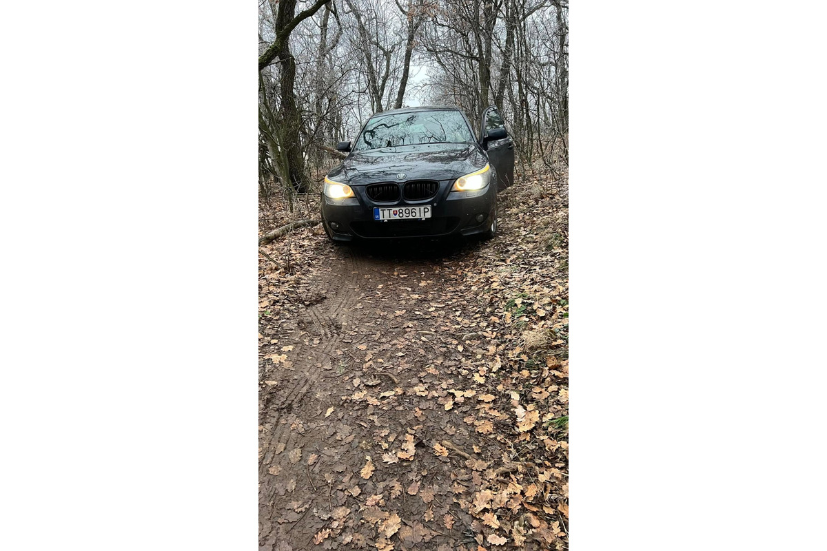 FOTO: Po turistických chodníkoch pod Zoborom sa opäť niekto premával na autách, foto 2