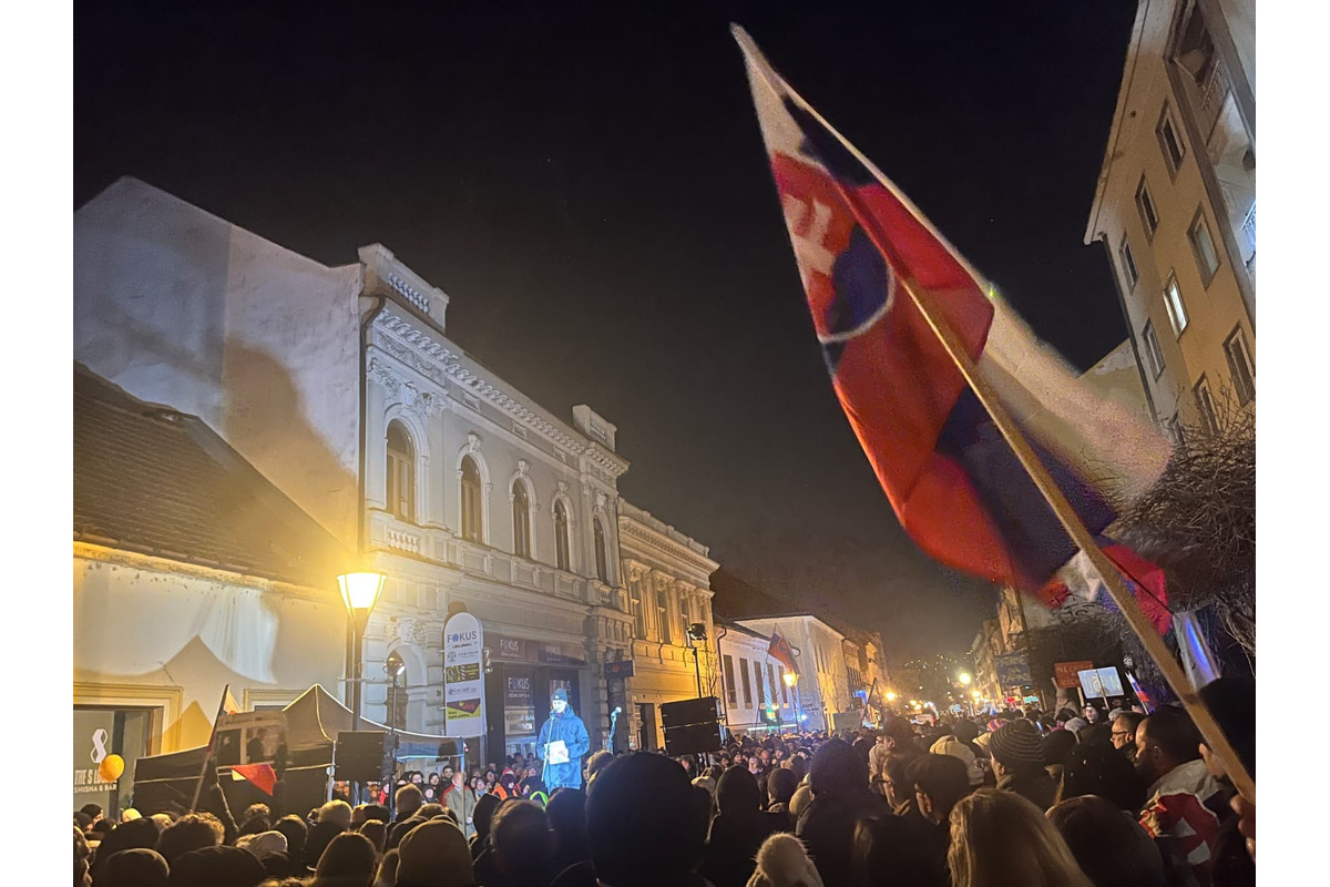 FOTO: Protivládny protest v Nitre prilákal tisíce ľudí, foto 2