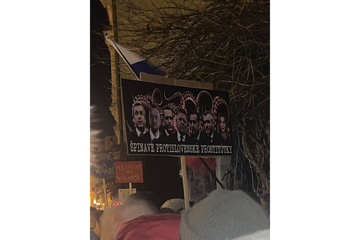 FOTO: Protivládny protest v Nitre prilákal tisíce ľudí, foto 4