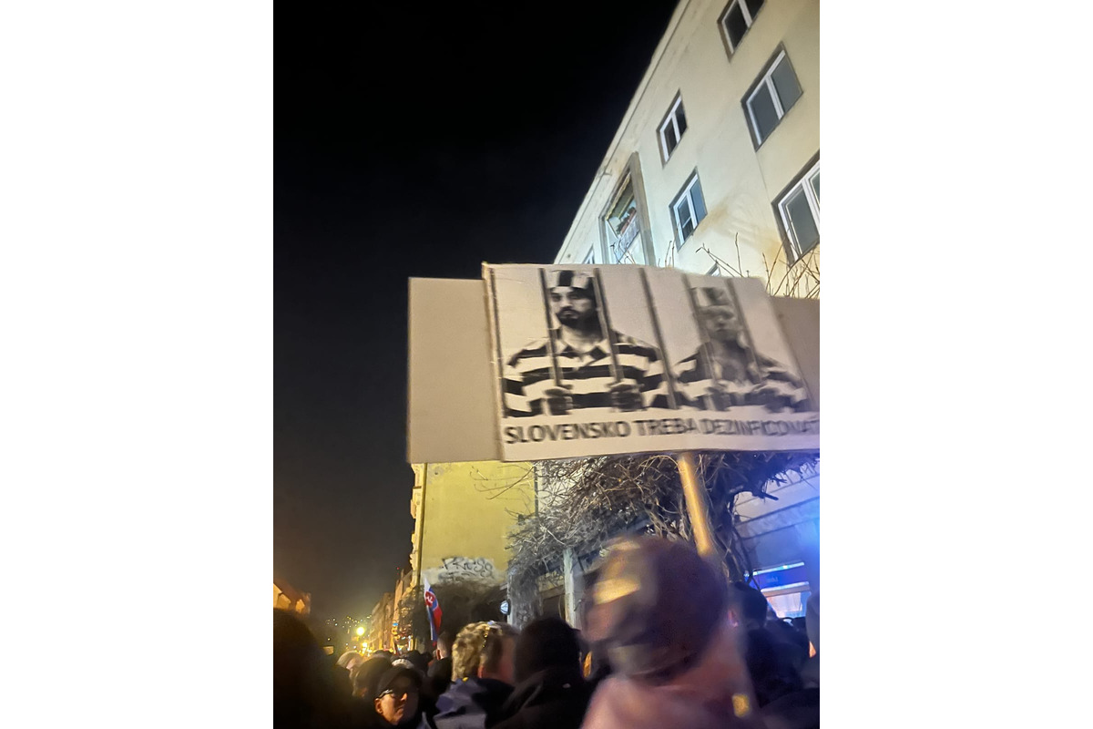 FOTO: Protivládny protest v Nitre prilákal tisíce ľudí, foto 5