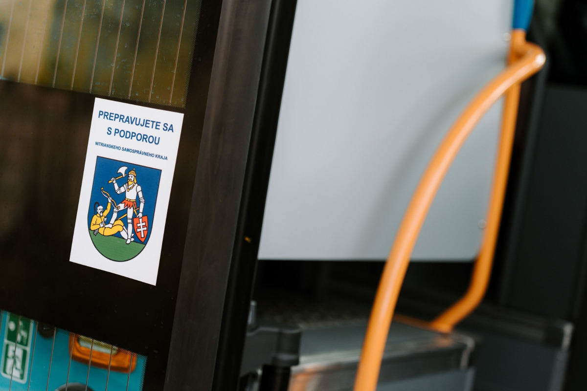 FOTO: V Nových Zámkoch slávnostne odovzdali 61 nových autobusov. Arriva ich nasadí v celom kraji, foto 4