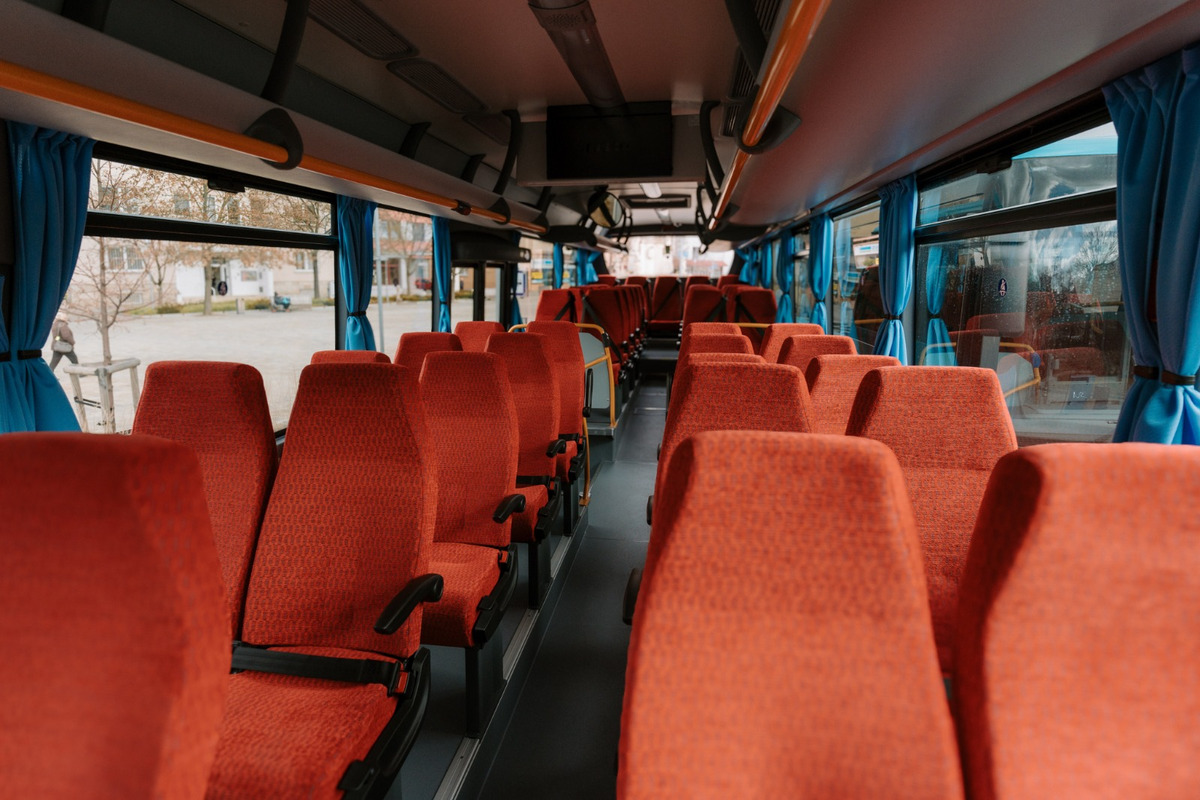 FOTO: V Nových Zámkoch slávnostne odovzdali 61 nových autobusov. Arriva ich nasadí v celom kraji, foto 7