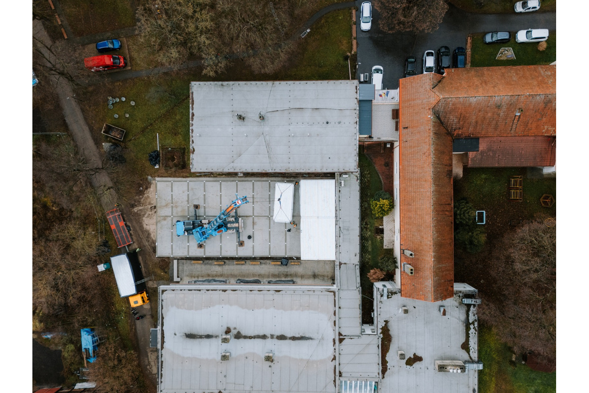 FOTO: Zariadenie sociálnych služieb Kreatív v Klasove rozšíria, priviezli sem 22 mobilných kontajnerov, foto 4
