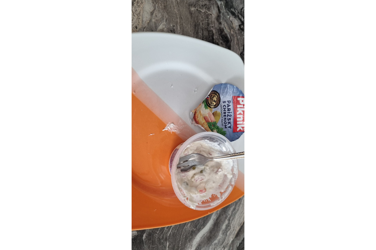 FOTO: Tesco sťahuje z predaja obľúbený šalát. Zákazník v ňom našiel úlomky skla, foto 2