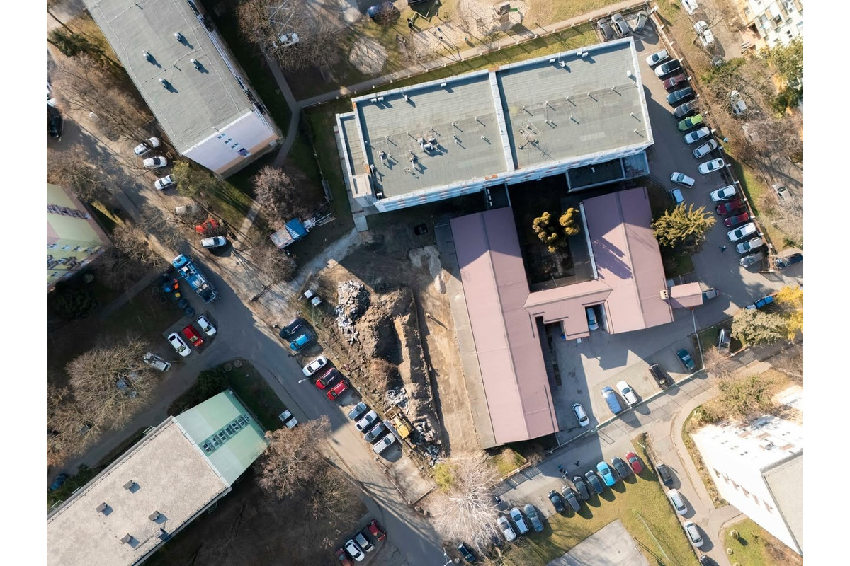 FOTO: Pri poliklinike Párovce vzniká nové parkovisko, foto 1