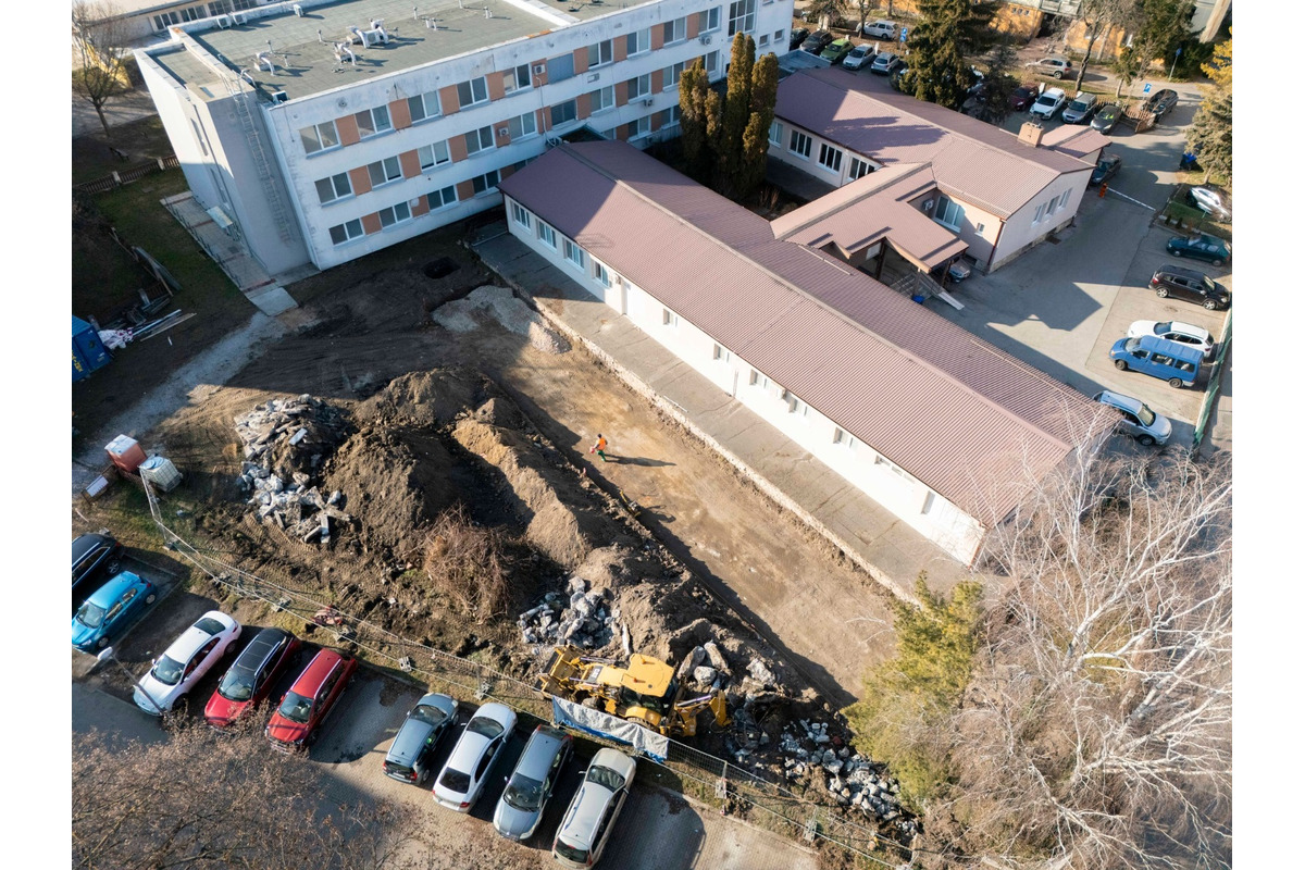 FOTO: Pri poliklinike Párovce vzniká nové parkovisko, foto 4