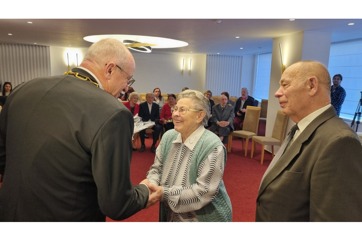 FOTO: Páry ocenené v Šali v rámci Národného týždňa manželstva, foto 5