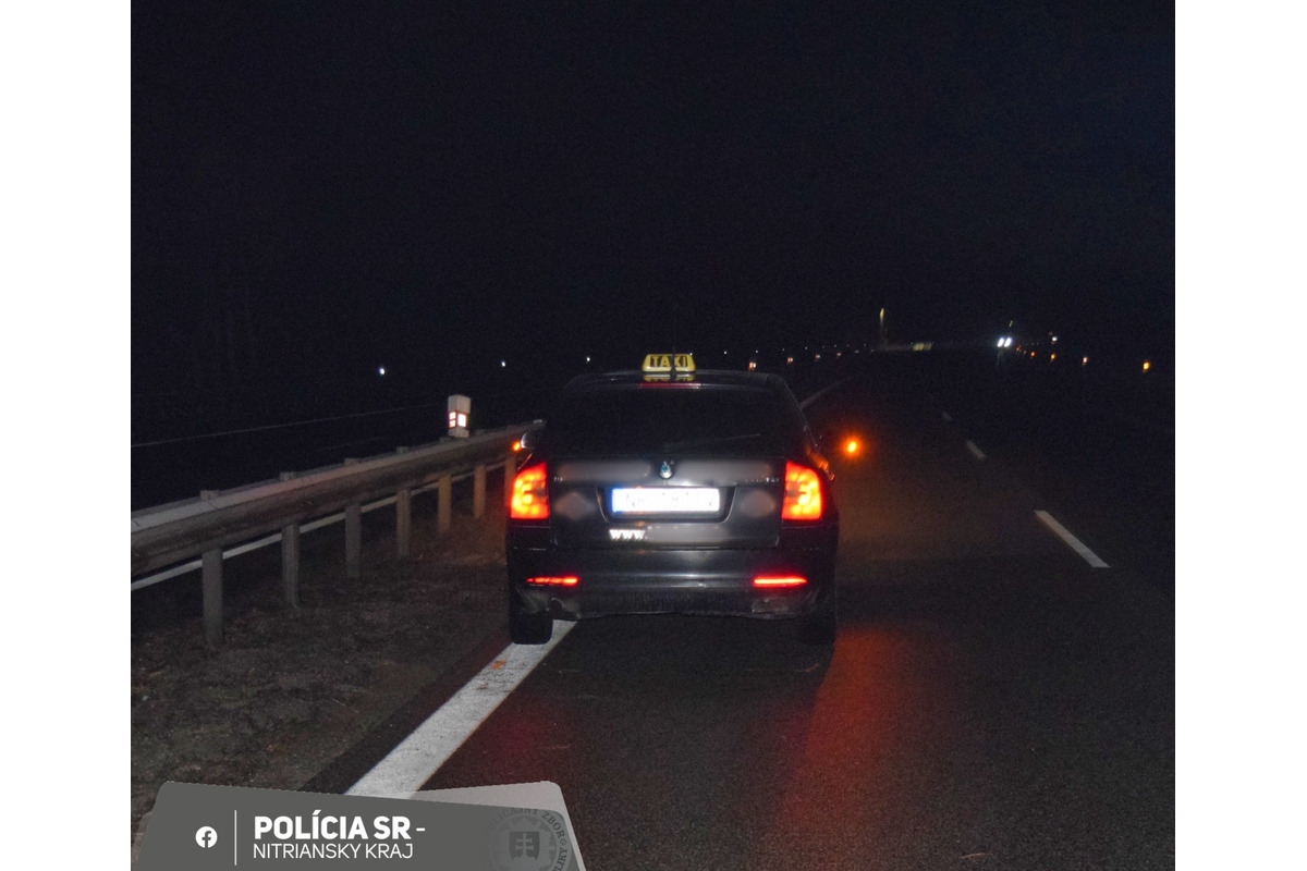 FOTO: Na R1 pri Nitre vyskočila z taxíka 35-ročná žena, zrazilo ju ďalšie auto, foto 1