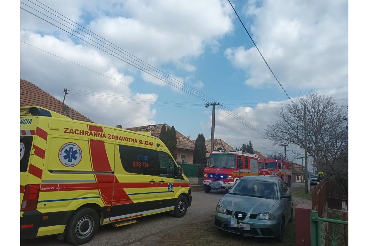 FOTO: Požiar rodinného domu pri Leviciach spôsobil výbuch plynovej bomby, foto 2