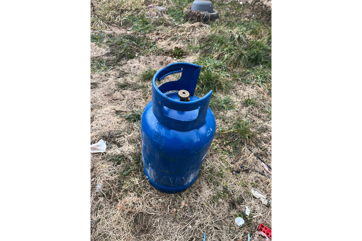 FOTO: Požiar rodinného domu pri Leviciach spôsobil výbuch plynovej bomby, foto 4