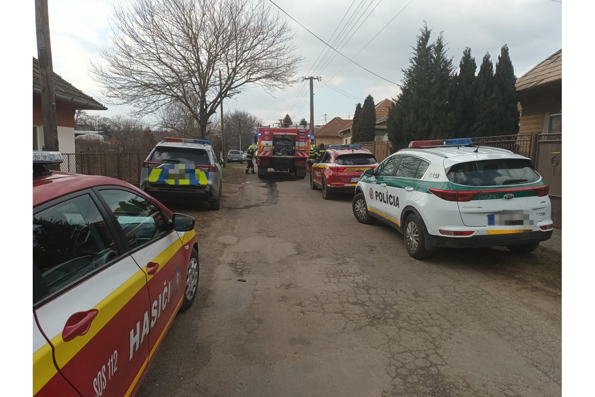 FOTO: Požiar rodinného domu pri Leviciach spôsobil výbuch plynovej bomby, foto 5