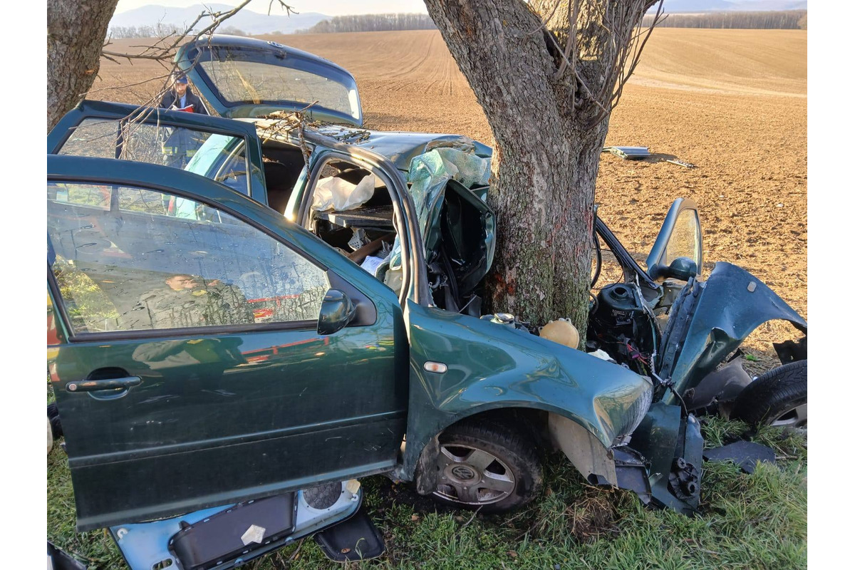 FOTO: Tragická nehoda v Topoľčianskom okrese (3. 3. 2025), foto 3