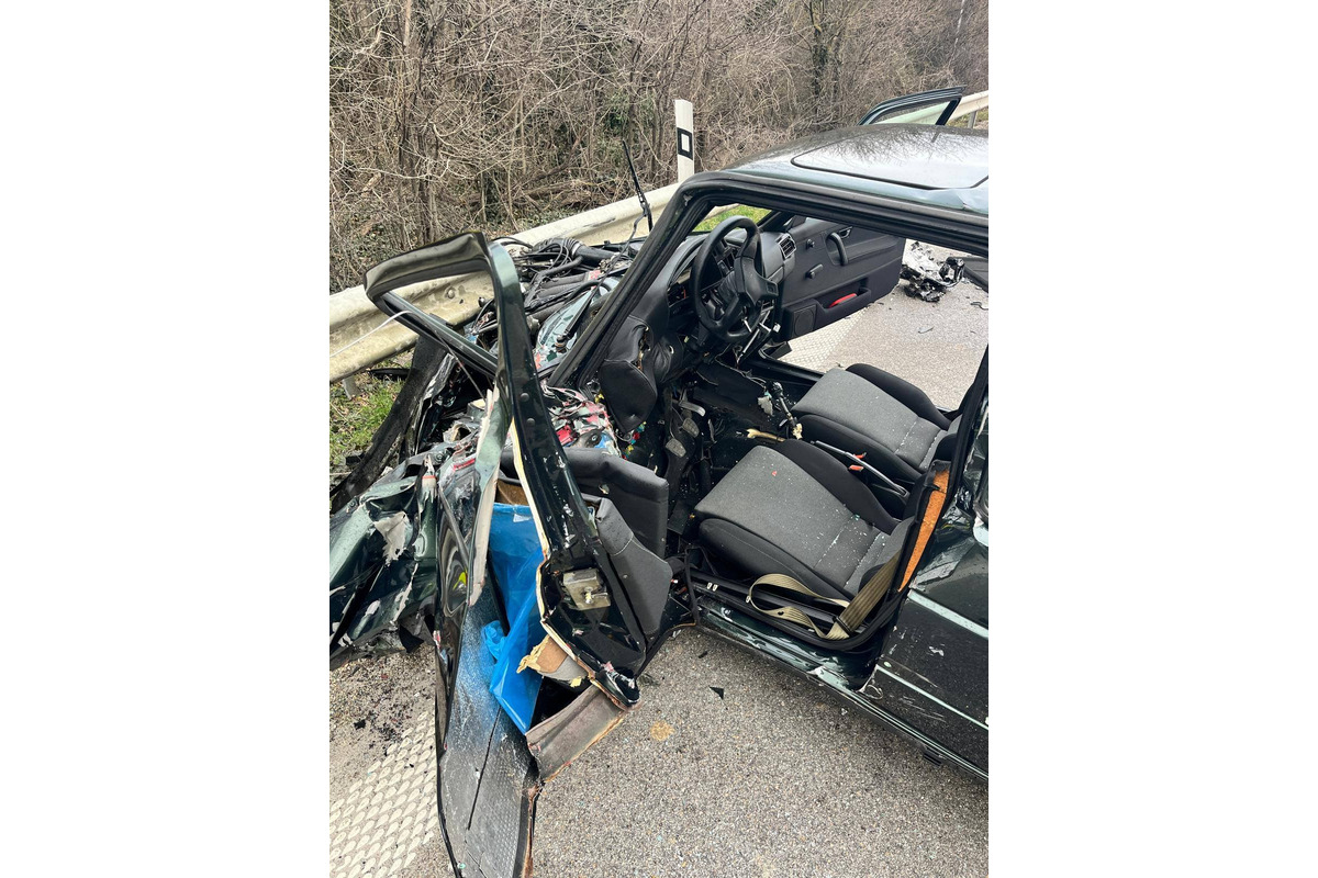 FOTO: Hrozivá nehoda pri obci Kuzmice. Z áut ostala iba kopa šrotu , foto 5