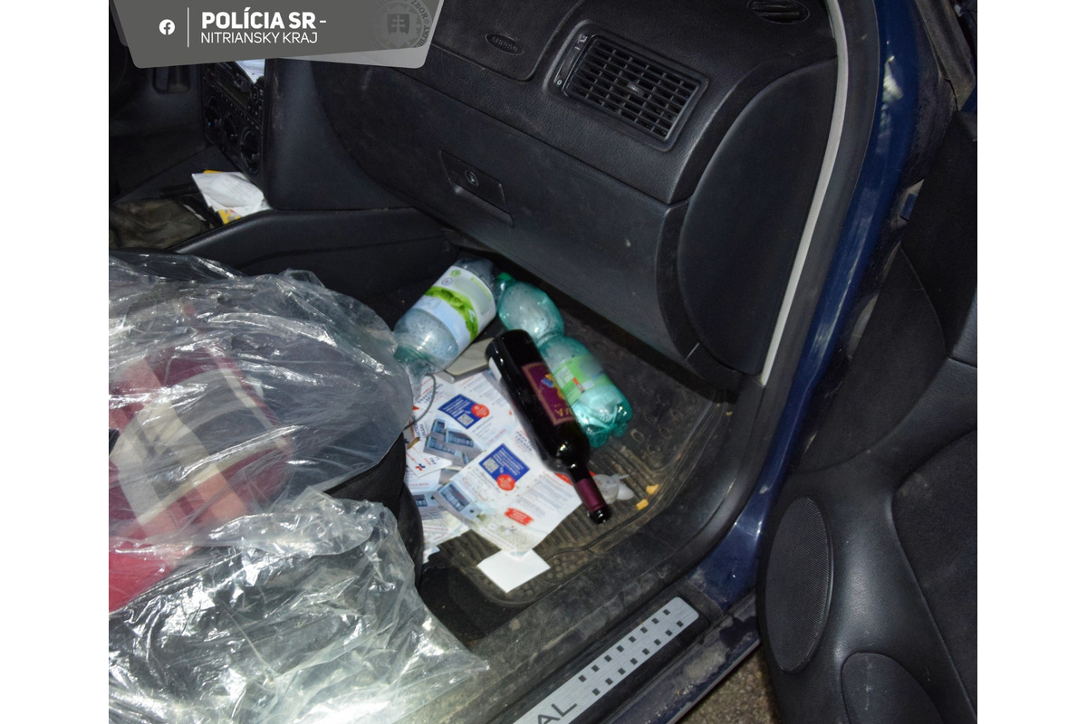 FOTO: Mladík nabúral na Petzvalovej ulici v Nitre päť áut, foto 3