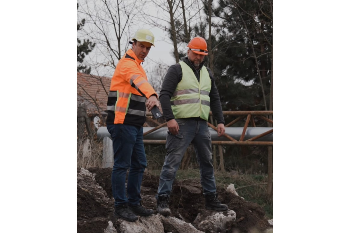 FOTO: V Starom Hrádku zbúrali nebezpečný most nad potokom Podlužianka, foto 3