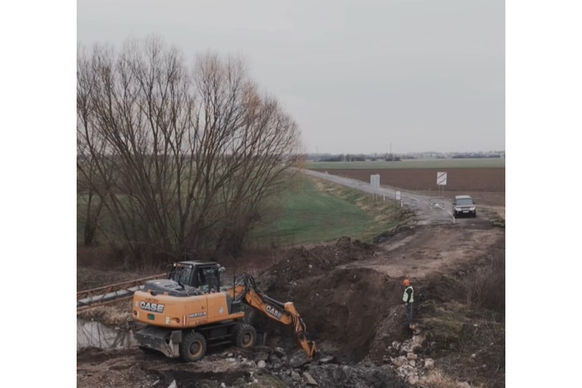 FOTO: V Starom Hrádku zbúrali nebezpečný most nad potokom Podlužianka, foto 5
