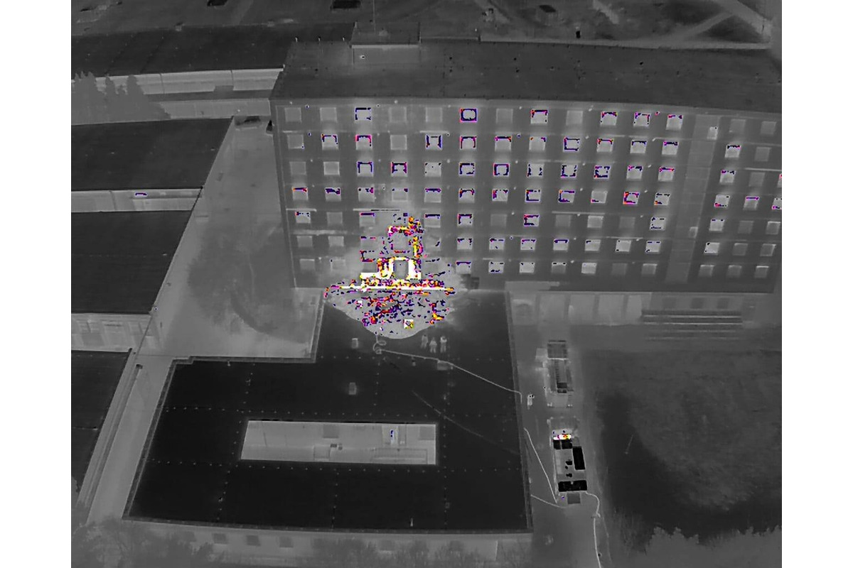 FOTO: Na internáte Spojenej školy Slančíkovej v Nitre v noci vypukol požiar, žiakov evakuovali , foto 8