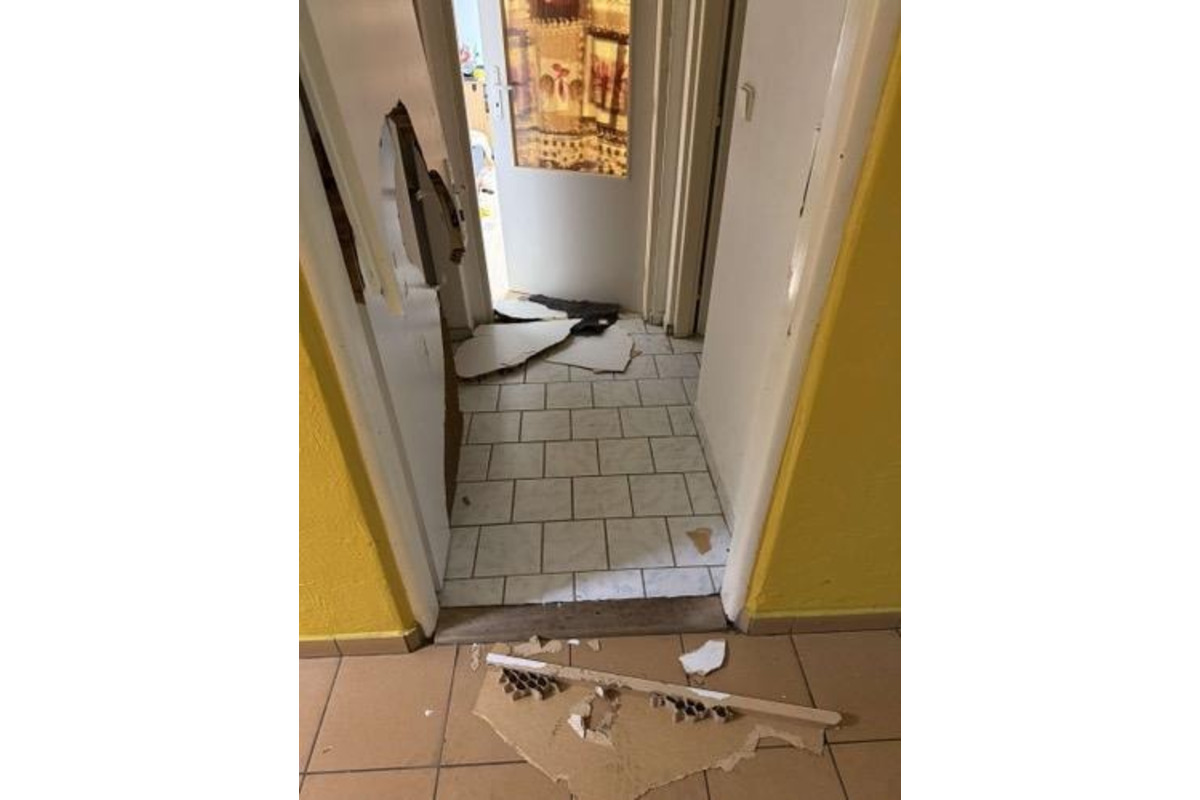 FOTO: Na internáte Spojenej školy Slančíkovej v Nitre v noci vypukol požiar, žiakov evakuovali , foto 9