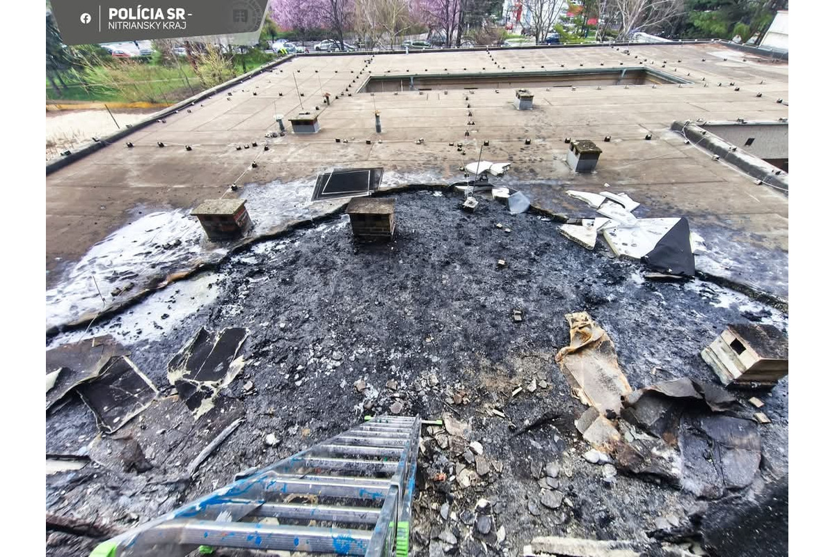 FOTO: Na internáte Spojenej školy Slančíkovej v Nitre v noci vypukol požiar, žiakov evakuovali , foto 4